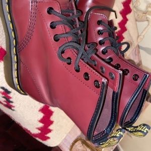1460 WOMEN'S SMOOTH LEATHER LACE UP BOOTS